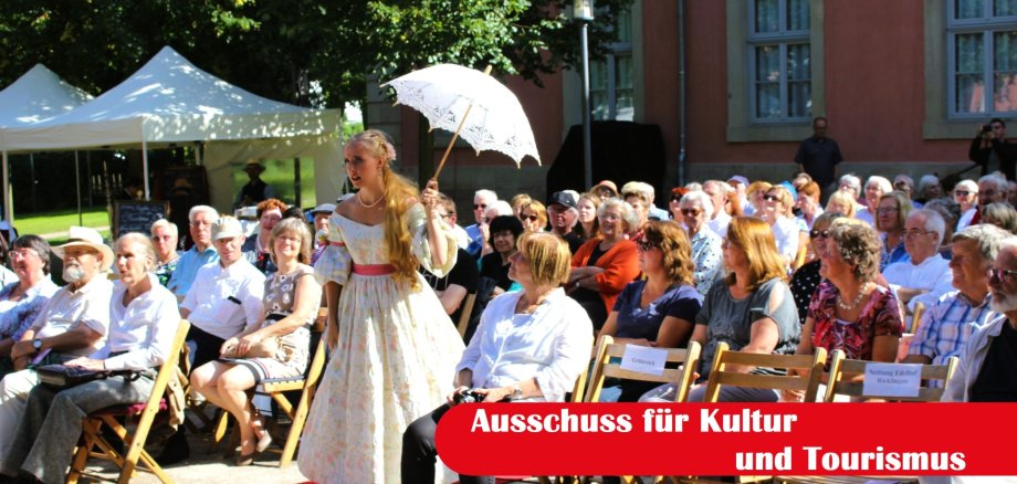 Veranstaltung mit Zuschauern vor der Romantik