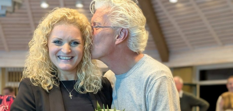 Ehemann Jens ist der erste Gratulant der künftigen Bürgermeisterin Judy Grothe