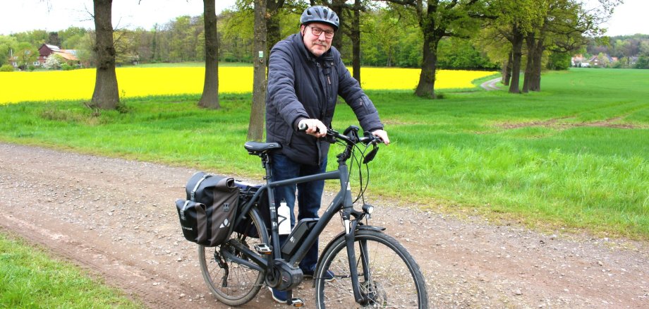 Ralf Schulte ist mit seinem Fahrrad unterwegs