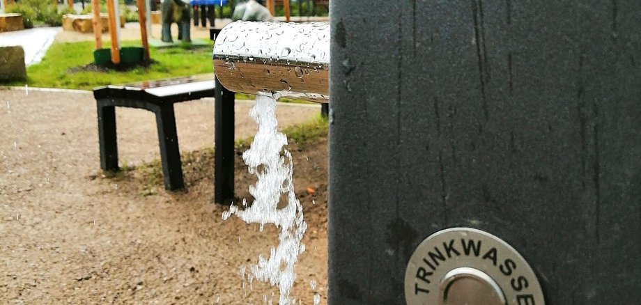 Der Trinkwasserbrunnen auf dem neu gestalteten Marktplatz Loccum