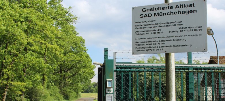 „Gesicherte Altlast“ steht mittlerweile auf dem Schild vor dem Tor 