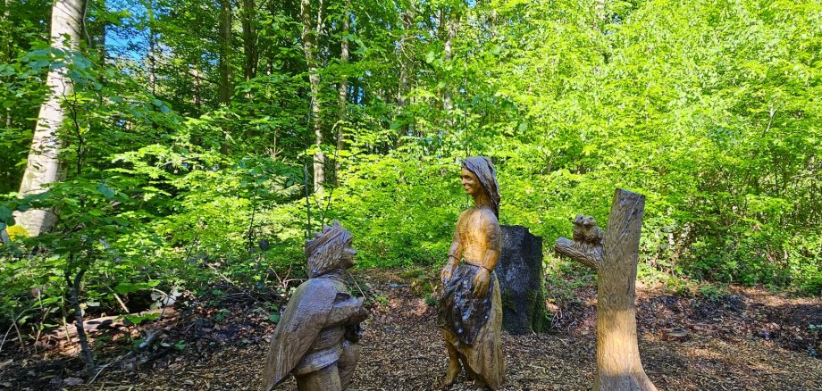 Aschenputtel und der Prinz auf dem Brüder Grimm Märchenweg Aschenputtel und der Prinz auf dem Brüder Grimm Märchenweg