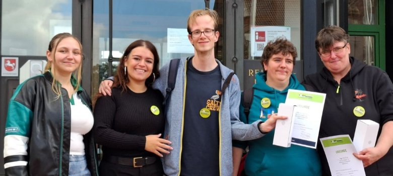Gar nicht langweilig: Colien Magacz und Thania Meinshausen mit Joshua, Andrea und Inge beim Schichtwechsel in unserer Stadtverwaltung. Stadt Rehburg-Loccum