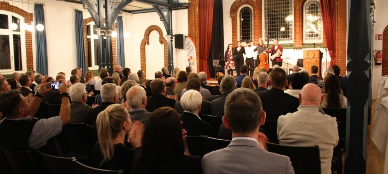 Der Ratskeller ist gut gefüllt beim Empfang