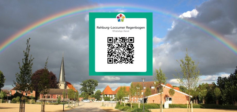 QR auf dem WhatsApp Kanal der Stadt vor dem Hintergrund des Stadtplatzes