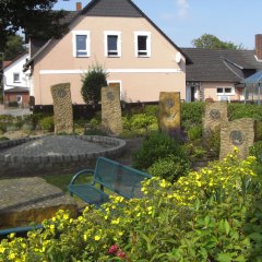 Münchehagen Brunnenplatz mit 5 Stelen