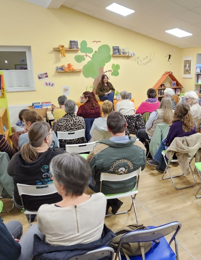 Marion Meister liest aus ihrem Buch "Blutroter Flieder".