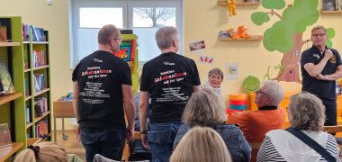 Kreuzfahrt-Krimifans von der Reise "Crime & Sea" kamen extra zur Lesung, um dem Autor zuzuhören.