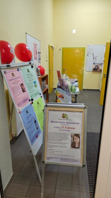 Pausen-Snack, die Zuhörerinnen und Zuhörer konnten von den Kuchen, deren Rezepte im Buch stehen, probieren.