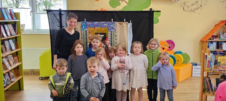 Alle Kinder, die Lust dazu hatten, konnten ein Abschlussfoto mit Maria Schupp und ihren Puppen machen.