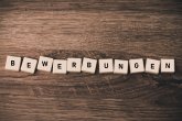 Scrabble Steine legen das Wort Bewerbungen