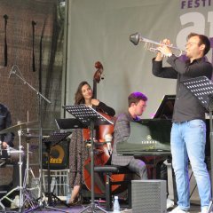 Simon Höfele, das Frank Dupree Trio und Vanida Karun beim Festival Aufm Platz der SK/VGH-Stiftung