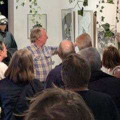 Dietmar Wischmeyer führt durch Ausstellung