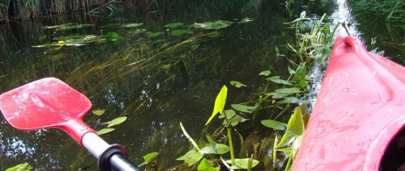 mit dem Boot auf dem Mühlbach unterwegs