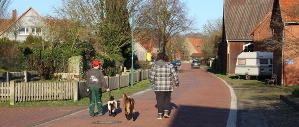 Fero mit einer Frau und seinen Ziegen