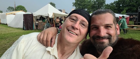 Der Anfang der Band: Rolf Volkewien (links) und Andreas Jonik wollten Dudelsack spielen – so entstand Angrivarii. privat Der Anfang der Band: Rolf Volkewien (links) und Andreas Jonik wollten Dudelsack spielen – so entstand Angrivarii. privat