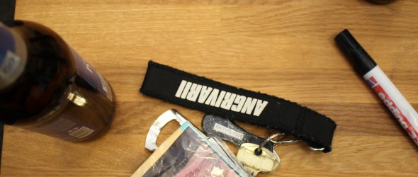 Der Schlüsselanhänger ist hausgemacht – auf der Homepage www.angrivarii.de können aber nicht nur Veranstaltungen gebucht, sondern auch Merchandise gekauft werden. ade Der Schlüsselanhänger ist hausgemacht – auf der Homepage www.angrivarii.de können aber nicht nur Veranstaltungen gebucht, sondern auch Merchandise gekauft werden. ade