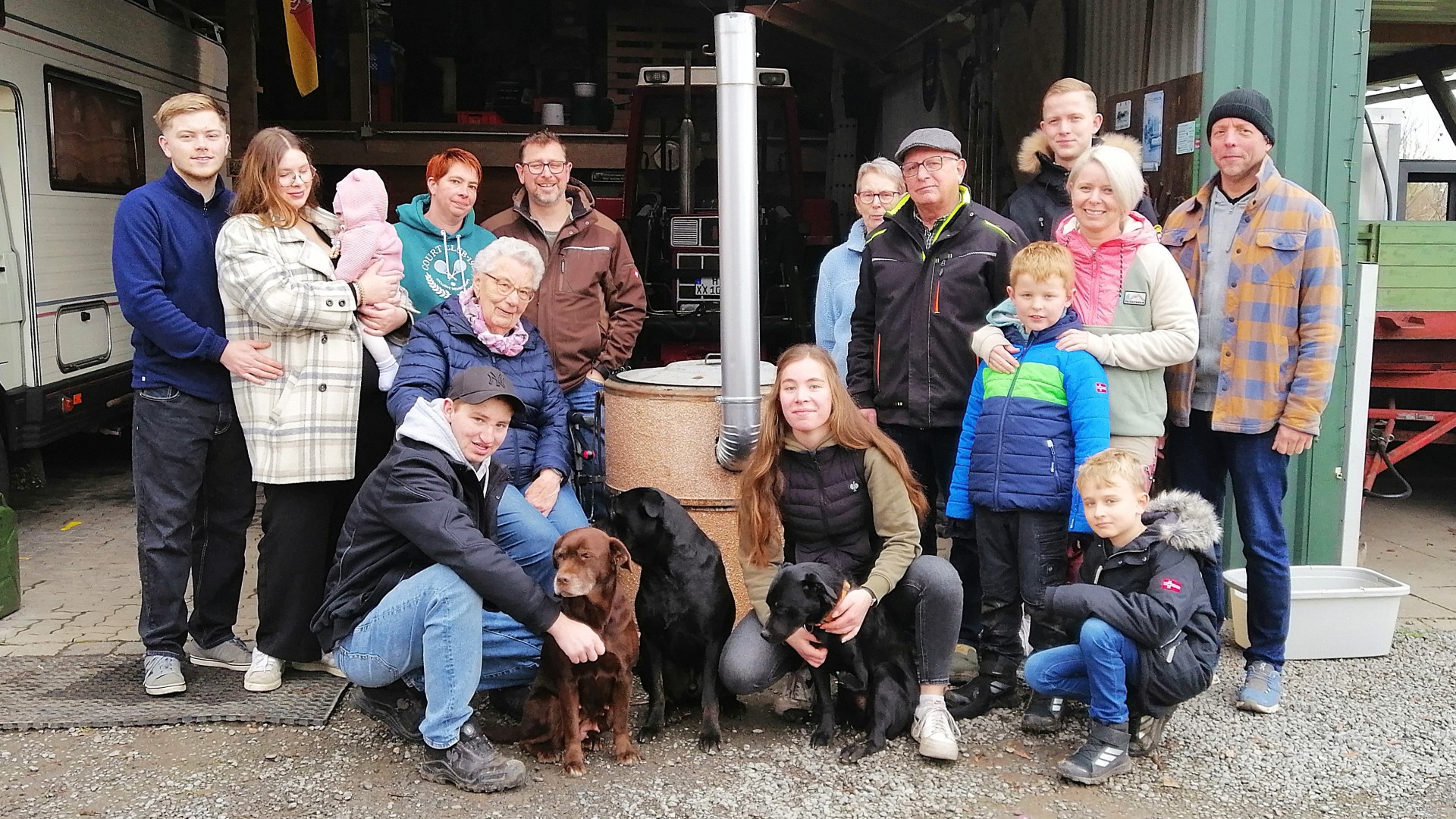 Den Trubel muss man mögen!“ Fünf Generationen leben auf dem Hof Wulf .