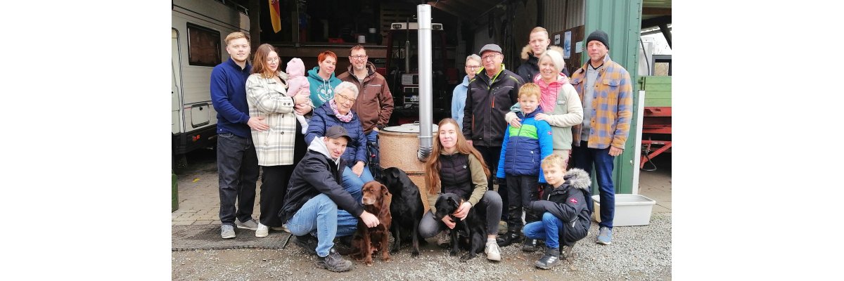 Den Trubel muss man mögen!“
Fünf Generationen leben auf dem Hof Wulf. Den Trubel muss man mögen!“ Fünf Generationen leben auf dem Hof Wulf .