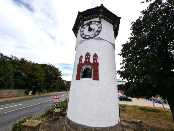 Der Uhrturm in seiner gesamten Größe