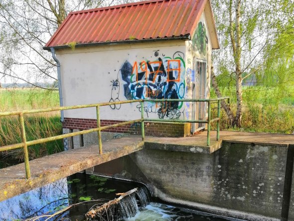 Östlich von Rehburgs Ortskern ist 1954 diese Schleuse gebaut worden. ade Östlich von Rehburgs Ortskern ist 1954 diese Schleuse gebaut worden. ade