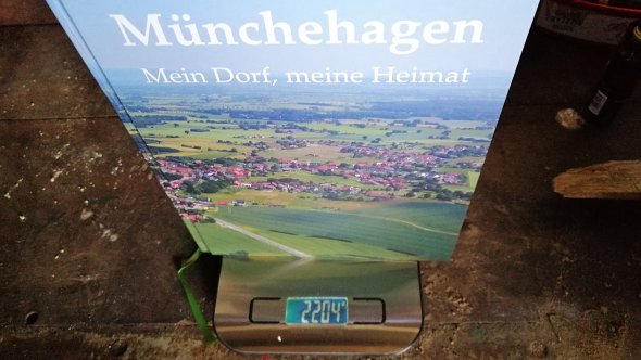 Schwergewicht: Die Waage bringt es an den Tag. ade Schwergewicht: Die Waage bringt es an den Tag. ade