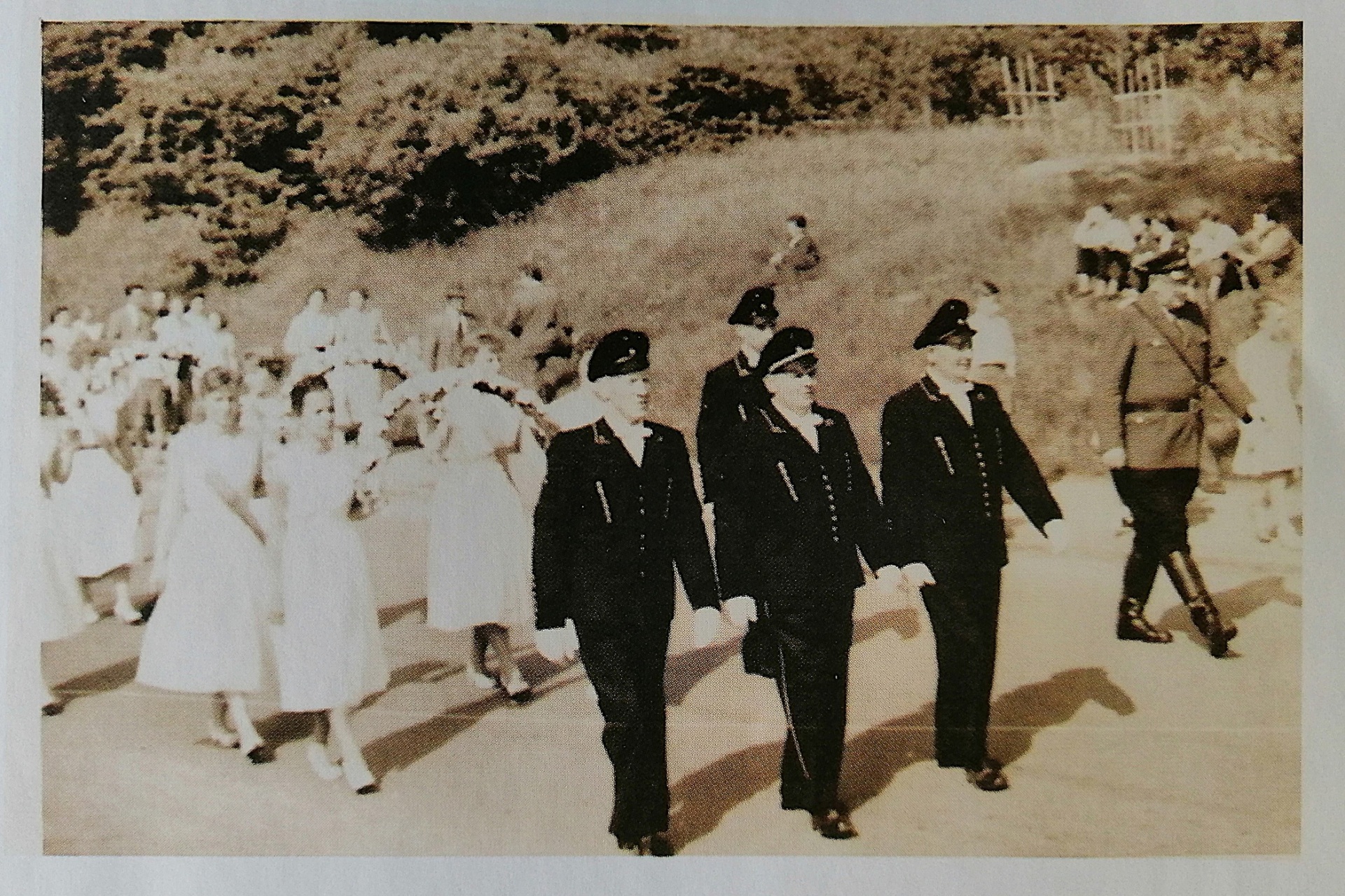 Eine Aufnahme aus den Anfangsjahren des Bergmannsvereins – von der Fahnenweihe im Jahr 1958. privat Eine Aufnahme aus den Anfangsjahren des Bergmannsvereins – von der Fahnenweihe im Jahr 1958. privat