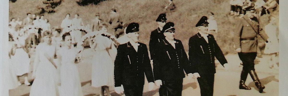 Eine Aufnahme aus den Anfangsjahren des Bergmannsvereins – von der Fahnenweihe im Jahr 1958. privat