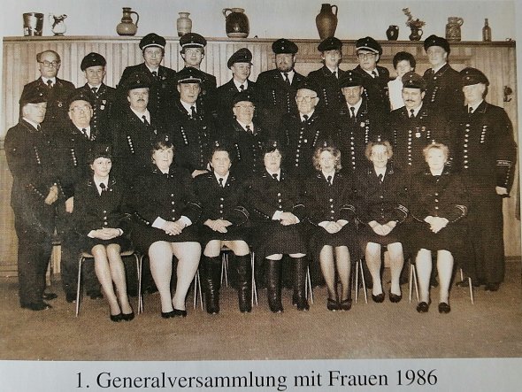 Meilenstein der Vereinsgeschichte: 1986 waren zur Hauptversammlung erstmals auch Frauen im Verein. privat Meilenstein der Vereinsgeschichte: 1986 waren zur Hauptversammlung erstmals auch Frauen im Verein. privat