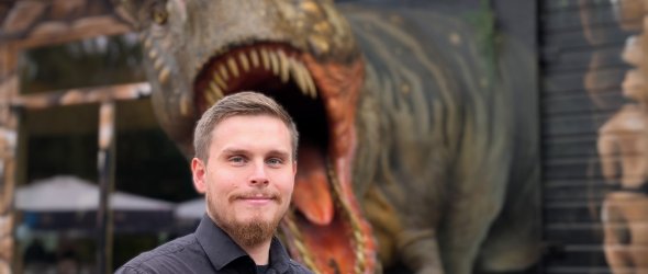 Dr. Fritz Stoepke ist wissenschaftlicher Leiter des Dinoparks Münchehagen Dr. Fritz Stoepke ist wissenschaftlicher Leiter des Dinoparks Münchehagen